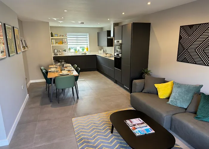 \'Lucky13\' Modern Living On The Yorkshire Wolds Way