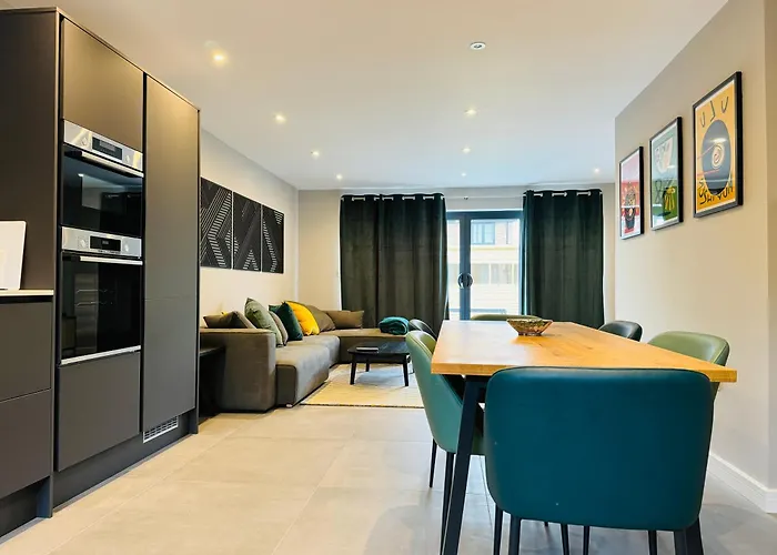 \'Lucky13\' Modern Living On The Yorkshire Wolds Way