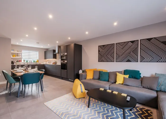 \'Lucky13\' Modern Living On The Yorkshire Wolds Way